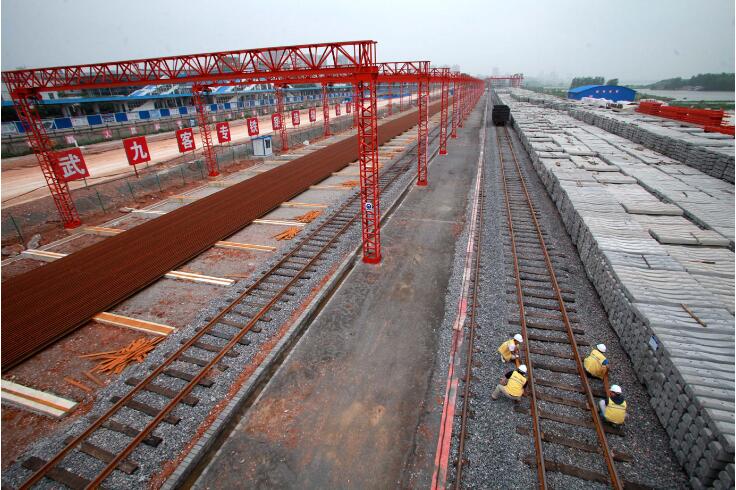 中国铁建十八局集团二公司武九客专500米长轨铺设技术创新侧记