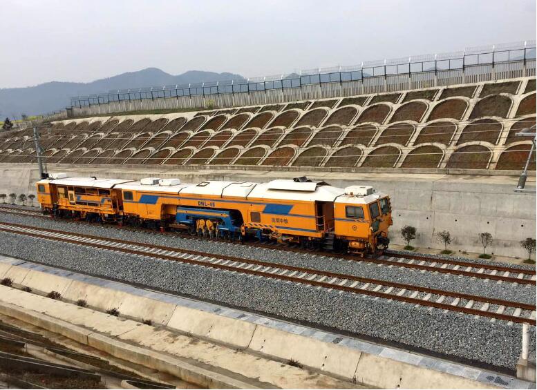 中国铁建十八局集团二公司武九客专500米长轨铺设技术创新侧记